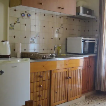 Sarlos Studios * أرغوستولي